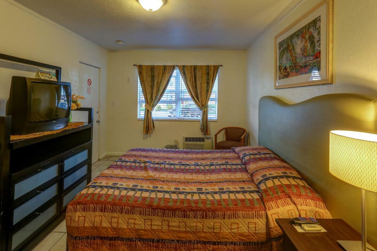 Richard'S Hotel Hollywood Room photo